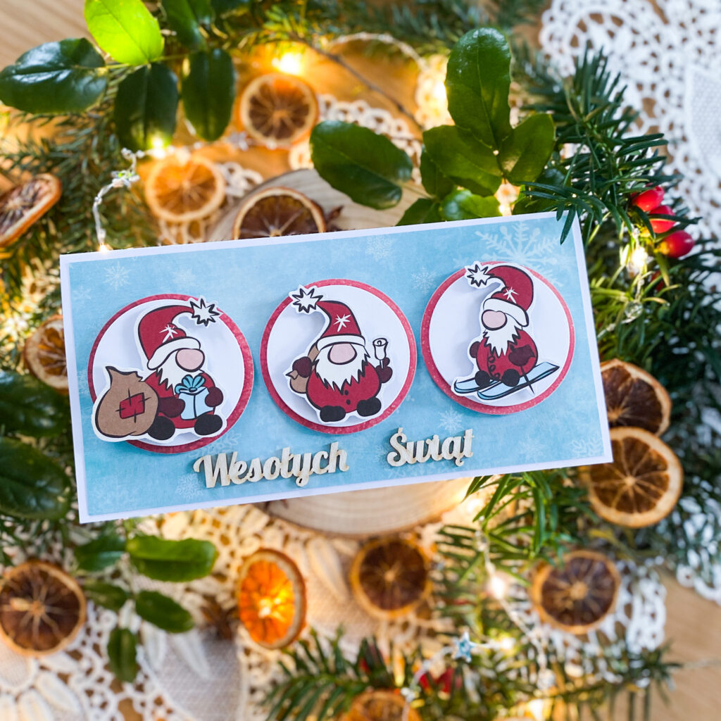 Ręcznie wykonana kartka na święta Bożego Narodzenia z trzema Mikołajkami