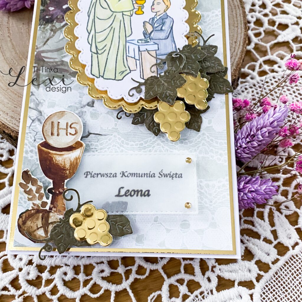 Ręcznie wykonana, w pełni personalizowana kartka na Pierwszą Komunię Świętą Leona. Zbliżenie na detale, kielich z hostią i napis.